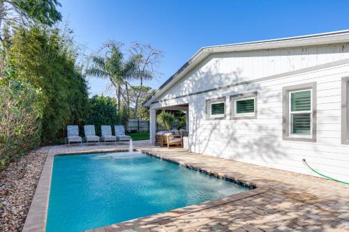 Fenced Yard, 4 Mi to Stuart Beach: Family Retreat!