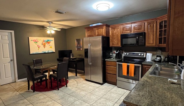MAJOR INTERNATIONAL SPORTING EVENT ready Awesome 2-bedroom corporate apartment with AC in Hollywood Gated WiFi