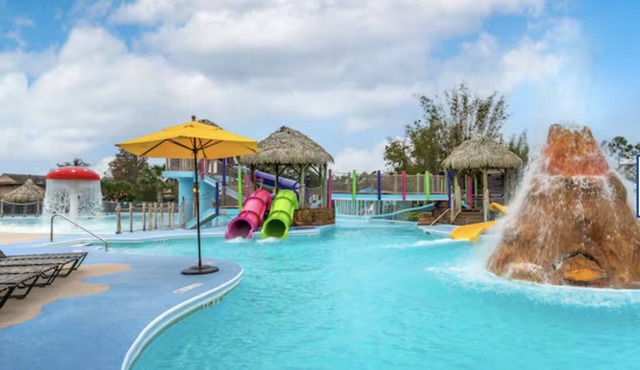 Florida Winter Break/Fun Filled Resort! Luxurious Suites Central to Theme Parks