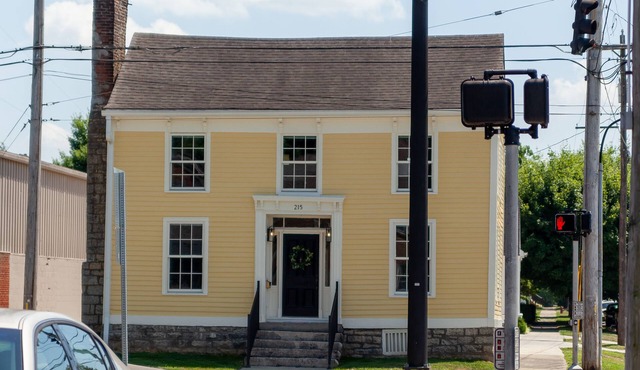 Foster & 5th/3 BDRM Downtown Historical Colonial