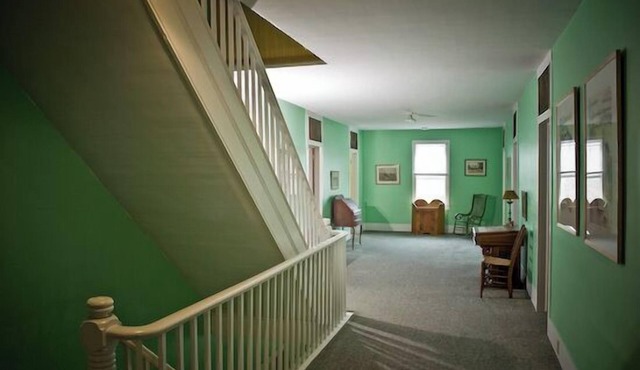 Fountain Point - Hotel Room 3