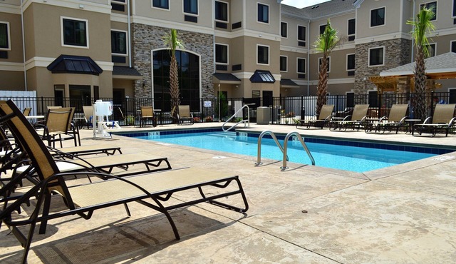 Free Breakfast. Outdoor Pool. Shared BBQ. Great for Business Travel.