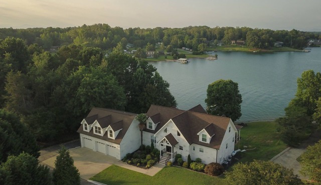 FREE upcoming week! Rarely available Large family home with dock on Lake Keowee!