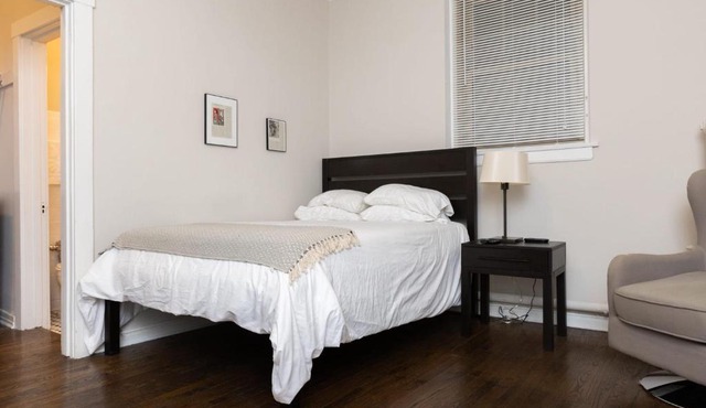 FRONTDESK Open Studio Apt near Promontory Point