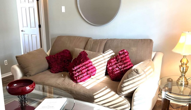 Fully Furnished Executive Rental 2-Bed 1-Bath Pets Allowed