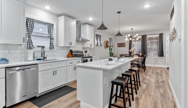 Fully Stocked 4BR Bungalow | Near Tower Grove Park & The Grove | Free Parking