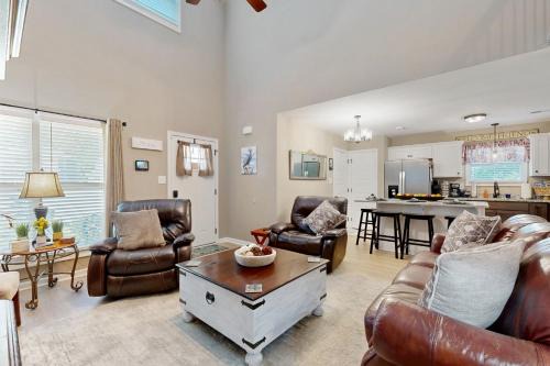 Gateway to Fort Campbell! Home w/Furnished Deck