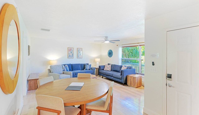 Gertrude's Siesta | 8-steps to Beach Path! 4-min Dining & Music! Hammocks, Snorkeling, Sunsets