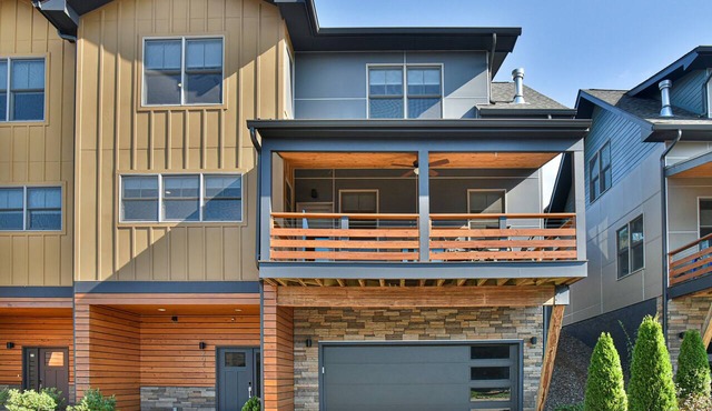 Getaway: Walking distance to Reynolds Village with Gorgeous Mountain Views!