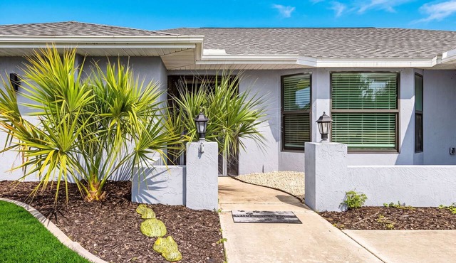 Gorgeous 4 Bedroom Home with Private Pool and Full Kitchen in Rotonda West