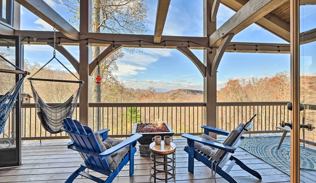 Gorgeous Franklin Getaway w/Deck, Mountain Views!