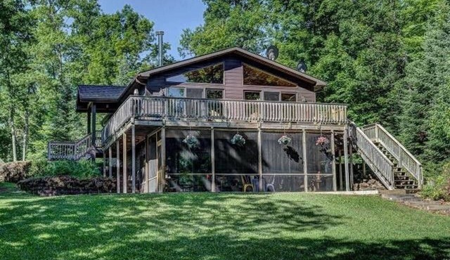 Gorgeous lakefront Minocqua home