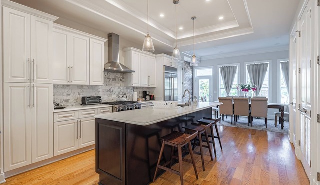Gorgeous LUX House in Capitol Hill with Parking