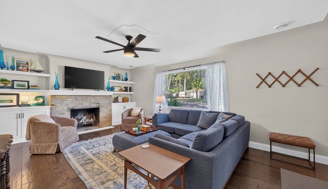 Great Location, King Beds, Fire Pit, Sleeps 6