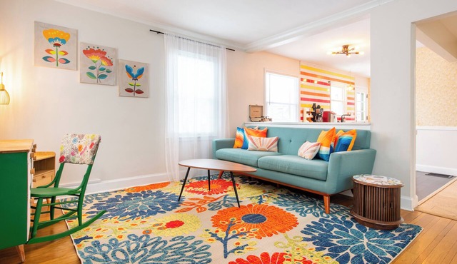 Great Locatoin- Mins to Rupp-Kroger Field-Downtown Lexington- Modern Retro 70's