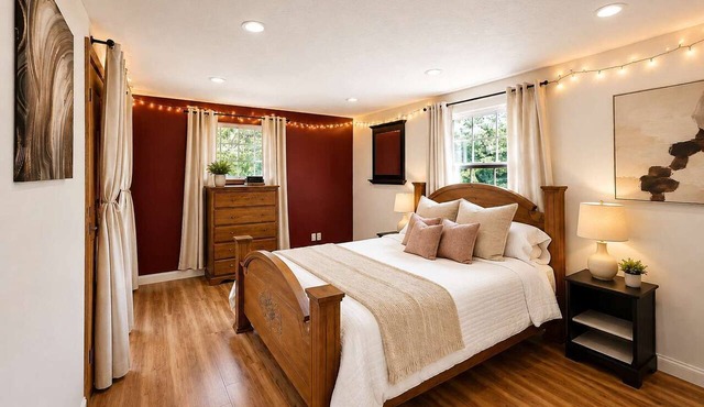 Green Dolphin Retreat | 3BR Near Lake & Downtown