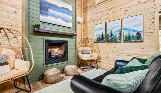 Greenhouse Cabin Forest Views & Serenity