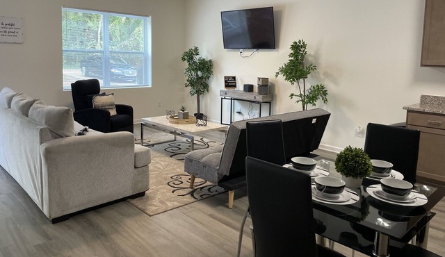 Greenhouse|King bed| wifi| free parking