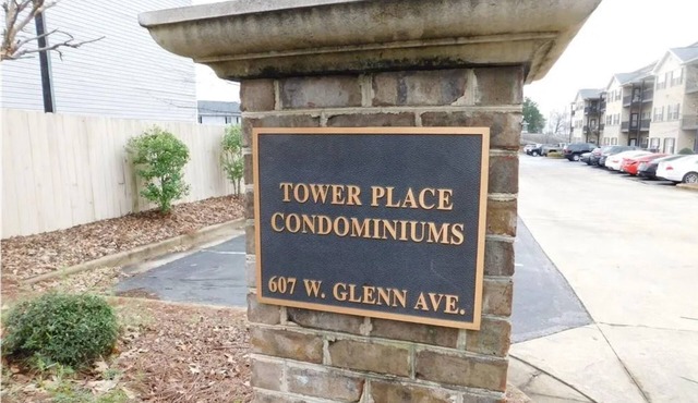 Ground floor condo 3 blocks from stadium. Parking pass for 1 vehicle included.