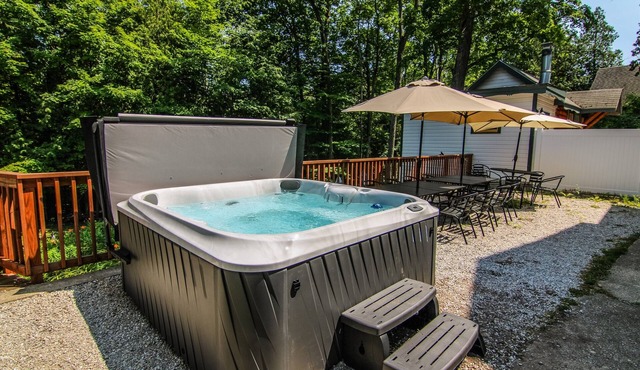 Group Retreat | Hot Tub, Arcades, Private Trails