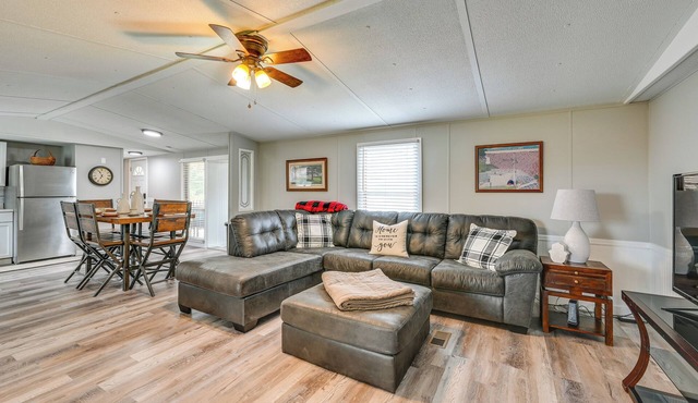 < Half-mi to Mammoth Cave! Family Home w/Yard