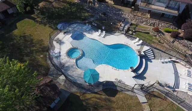 Hamilton Haven 4A: Your Relaxing Lake Hamilton Retreat/2BR/2 Bath, Pool & Patio