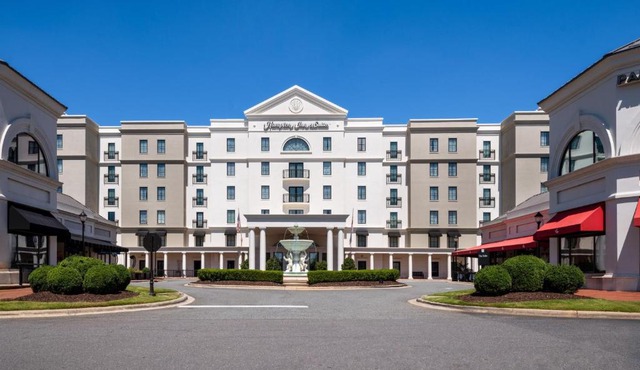 Hampton Inn & Suites South Park at Phillips Place