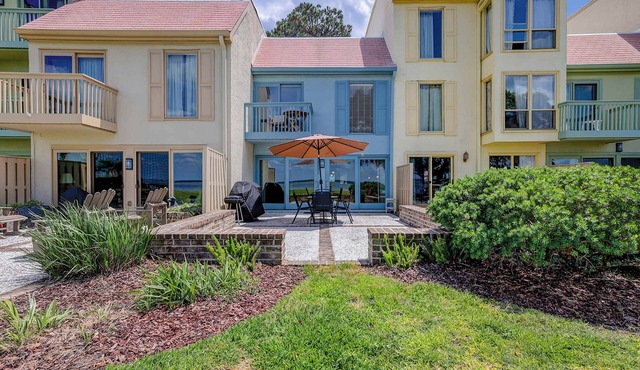 Harbour Town hideaway with scenic balcony, water views just steps from the lighthouse