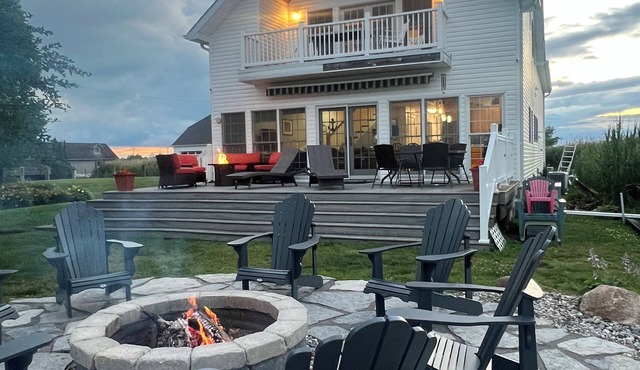 Harsens Island Home Sleeps 12 with Freighter Views and Hot Tub