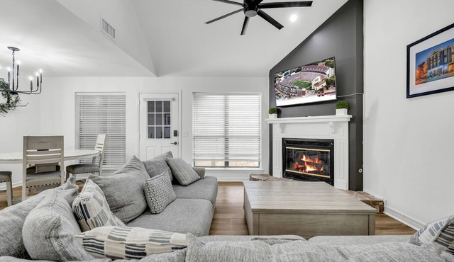 Heart of MSU Modern Townhouse | 3BR | Garage