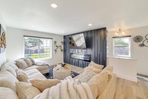 Heated Garage, Walk to Waterfront: Michigan Escape