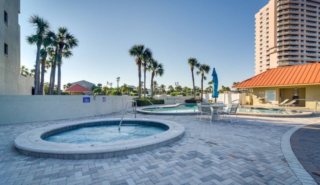 Heated Pool Access: Clearwater Beachfront Condo! in Clearwater