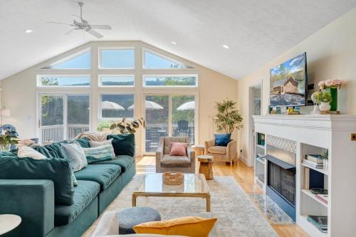 Heron's Cove - Pet friendly, Private Dock!