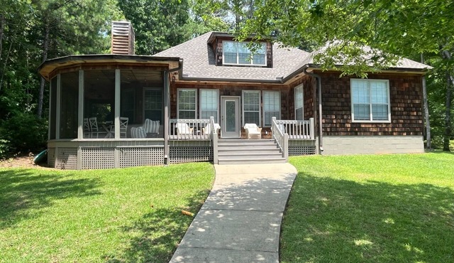 Heron’s Hideaway- Charming cedar home on Lake Martin with flat lot and dock