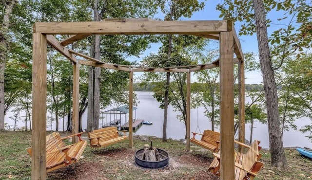 Hickory Haven Cozy Lakefront Escape + Dock
