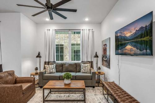 Highland Station - Private Rooftop - Sleeps 14