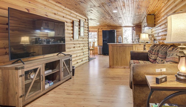 Hike, Golf & Explore: Pet-Friendly Apt in Etowah