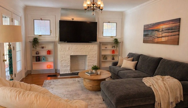 Hillcrest Storybook Cottage: 8 Min to Downtown + Derby