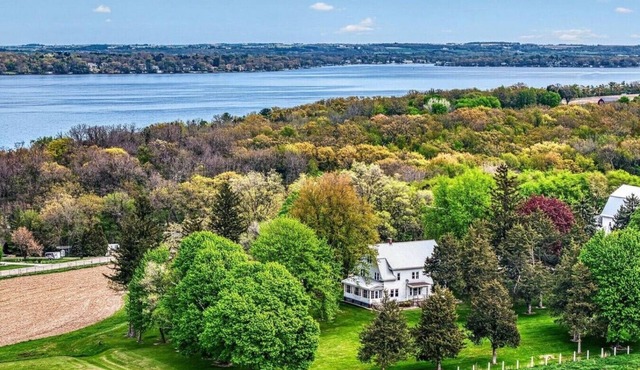 Hilltop Haven on Big Green Breathtaking Views