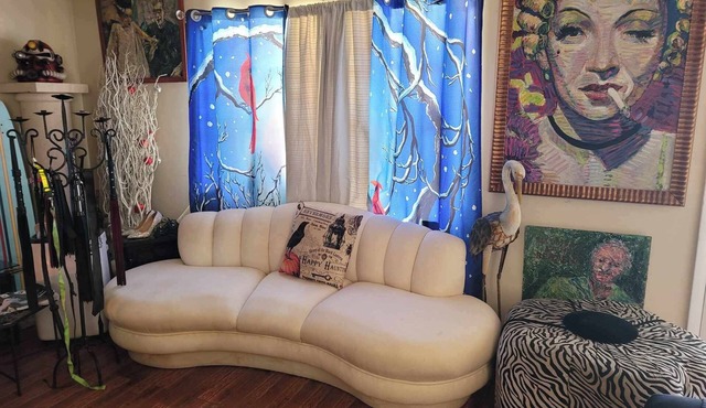 Hip 1-bedroom condo with WiFi, 3 huge pools and HOT 25' Jacuzzis in Delray Beach