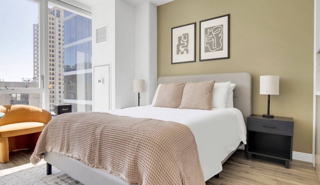 Hip South Loop Studio w/Lounge, Pool & Gym near Grant Park, by Blueground