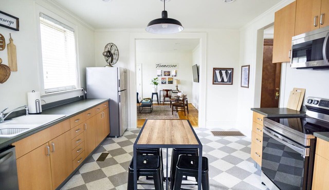 Historic 1915 2BR · No Pet Fees