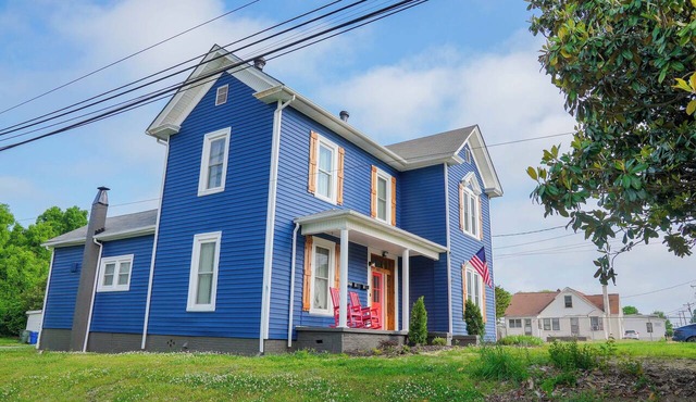 Historic charm meets modern comfort — Central Mooresville Apt. A, walkable area