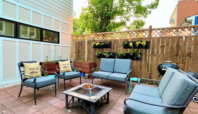 Historic Eco Rowhome, 4BR/6bed, 2.5BA, Pet Friendly, Free Street Parking