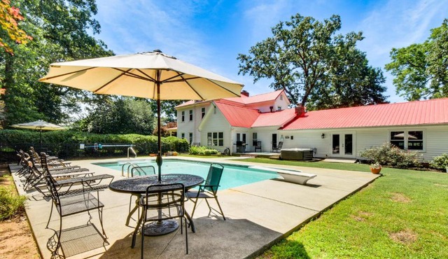 Historic Farmhouse: Memorable Moments Near Clemson