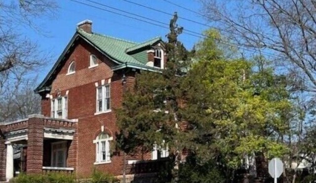 Historic home in the heart of Poplar Bluff