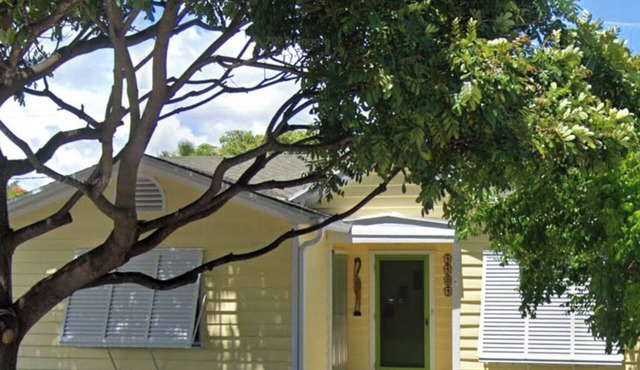 Historic, Lake Worth Beach 3-BR house + bonus private den! Huge fenced-backyard