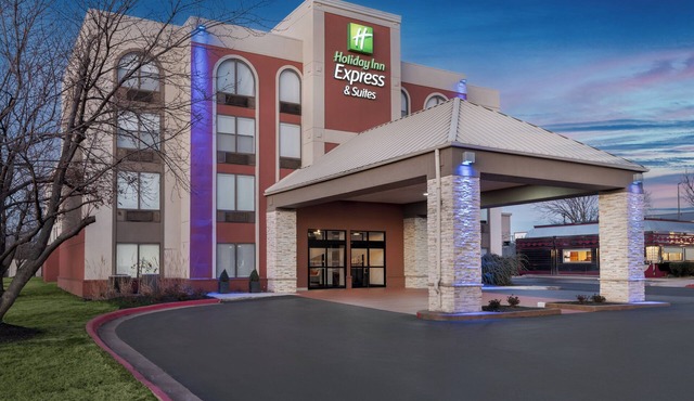 Holiday Inn Express Hotel & Suites Bentonville by IHG