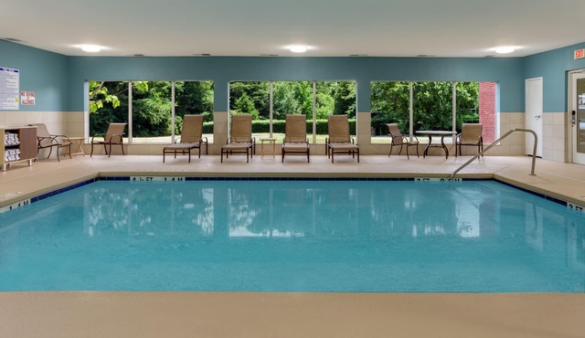 Holiday Inn Express Hotel & Suites Charlotte Arrowood by IHG