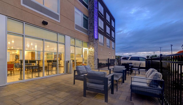 Holiday Inn Express & Suites Ann Arbor - University South by IHG